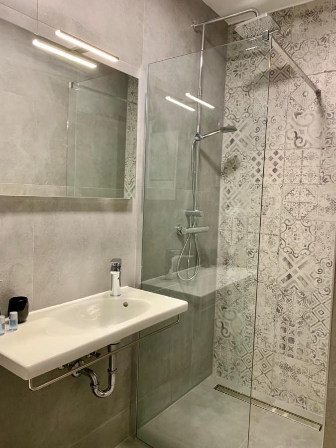 אומיס Deluxe Suites Mandic מראה חיצוני תמונה