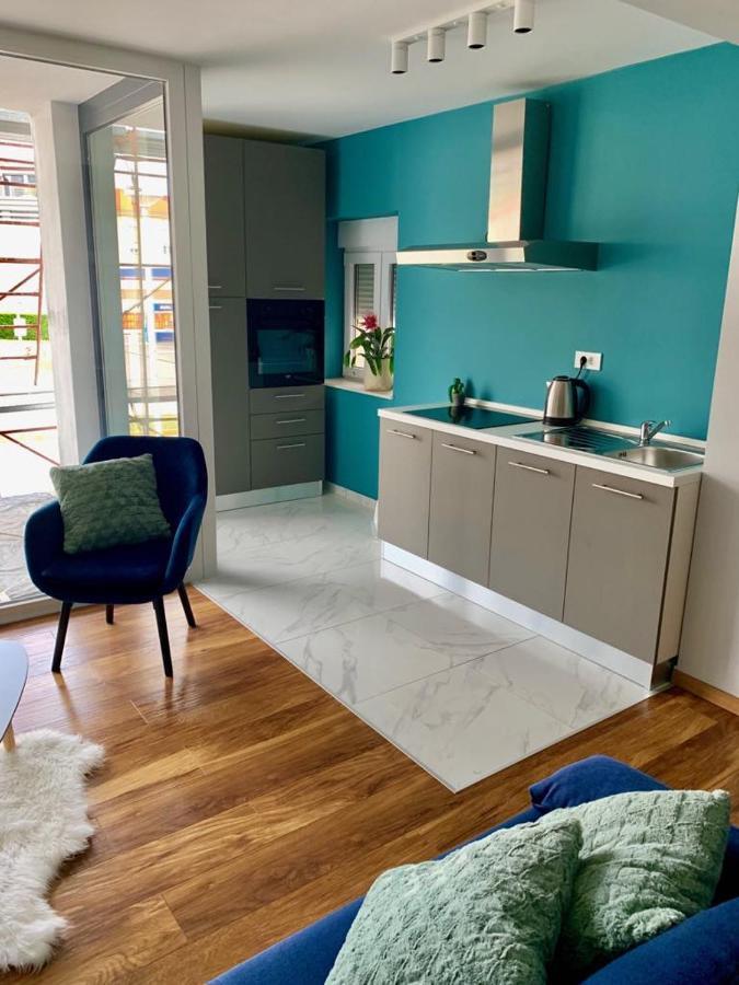 אומיס Deluxe Suites Mandic מראה חיצוני תמונה
