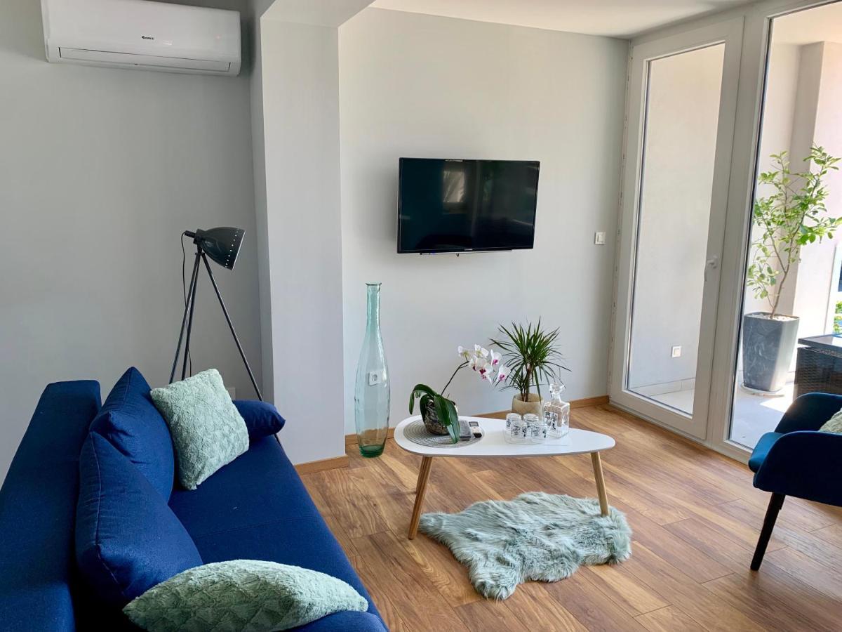 אומיס Deluxe Suites Mandic מראה חיצוני תמונה