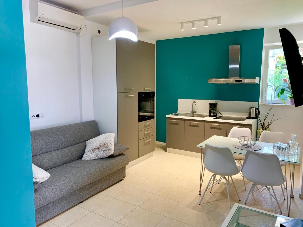 אומיס Deluxe Suites Mandic מראה חיצוני תמונה