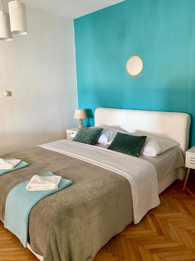 אומיס Deluxe Suites Mandic מראה חיצוני תמונה