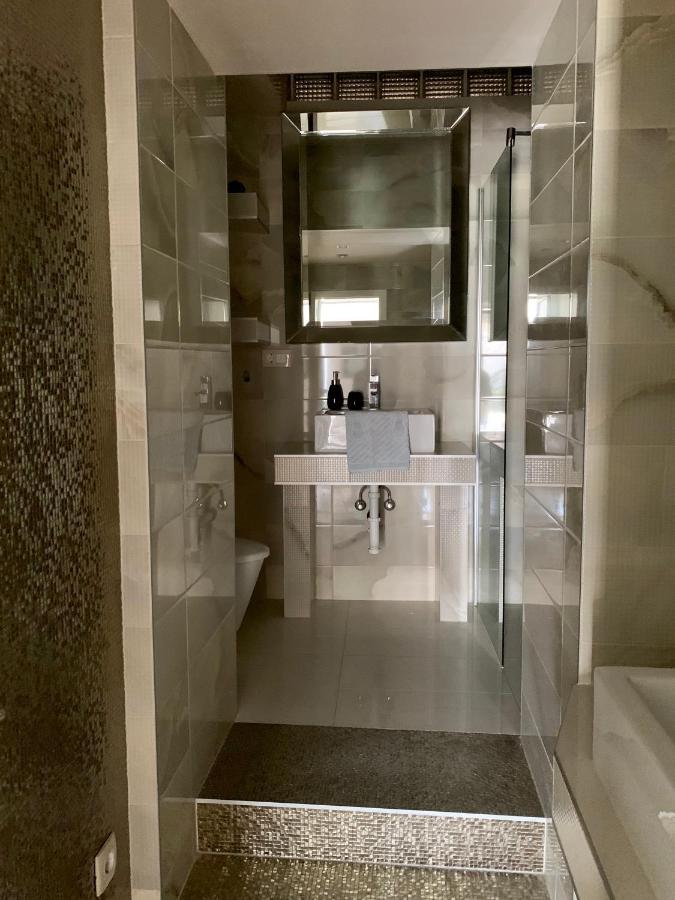 אומיס Deluxe Suites Mandic מראה חיצוני תמונה