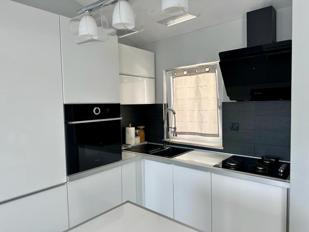 אומיס Deluxe Suites Mandic מראה חיצוני תמונה