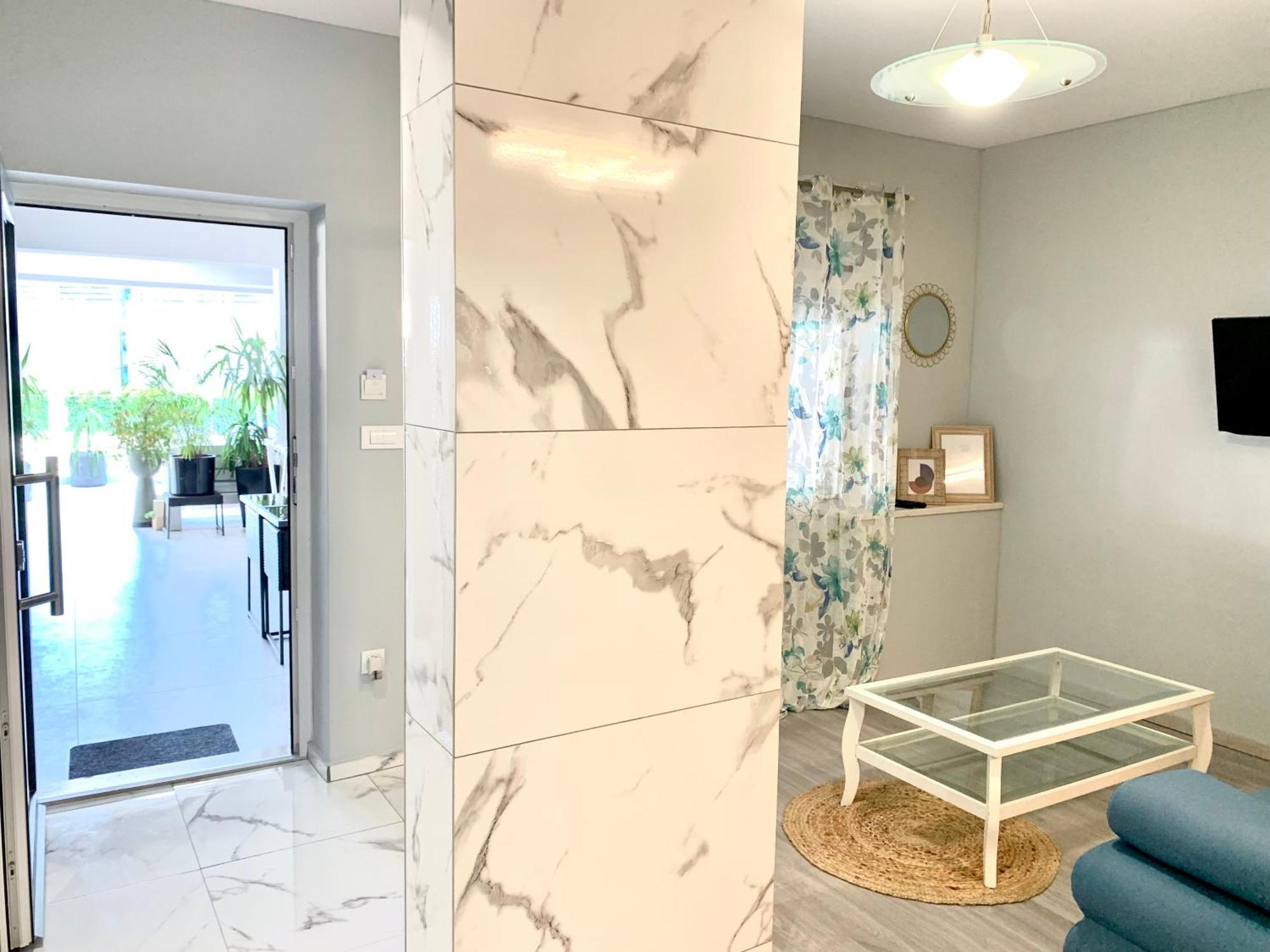 אומיס Deluxe Suites Mandic מראה חיצוני תמונה