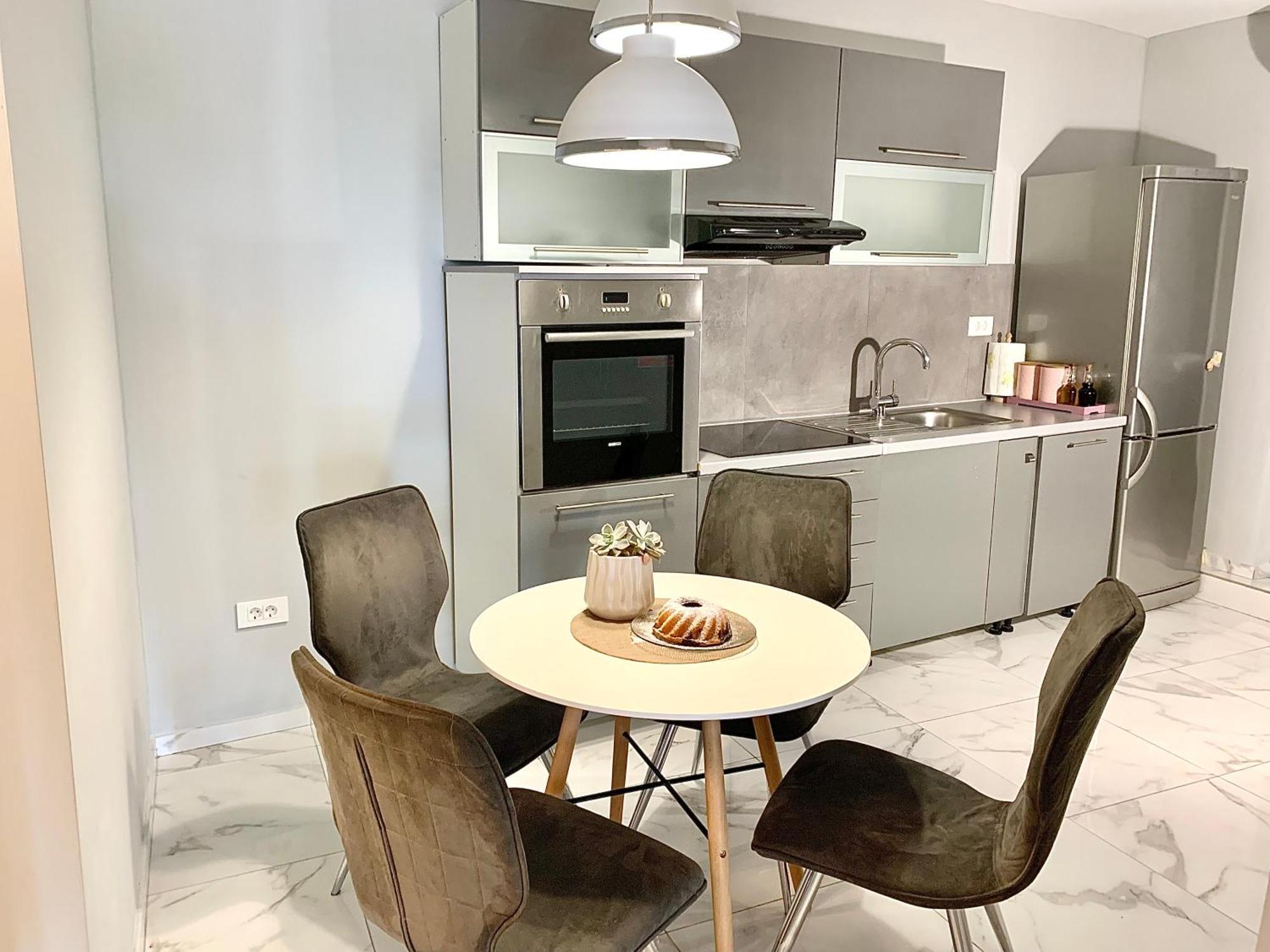 אומיס Deluxe Suites Mandic מראה חיצוני תמונה
