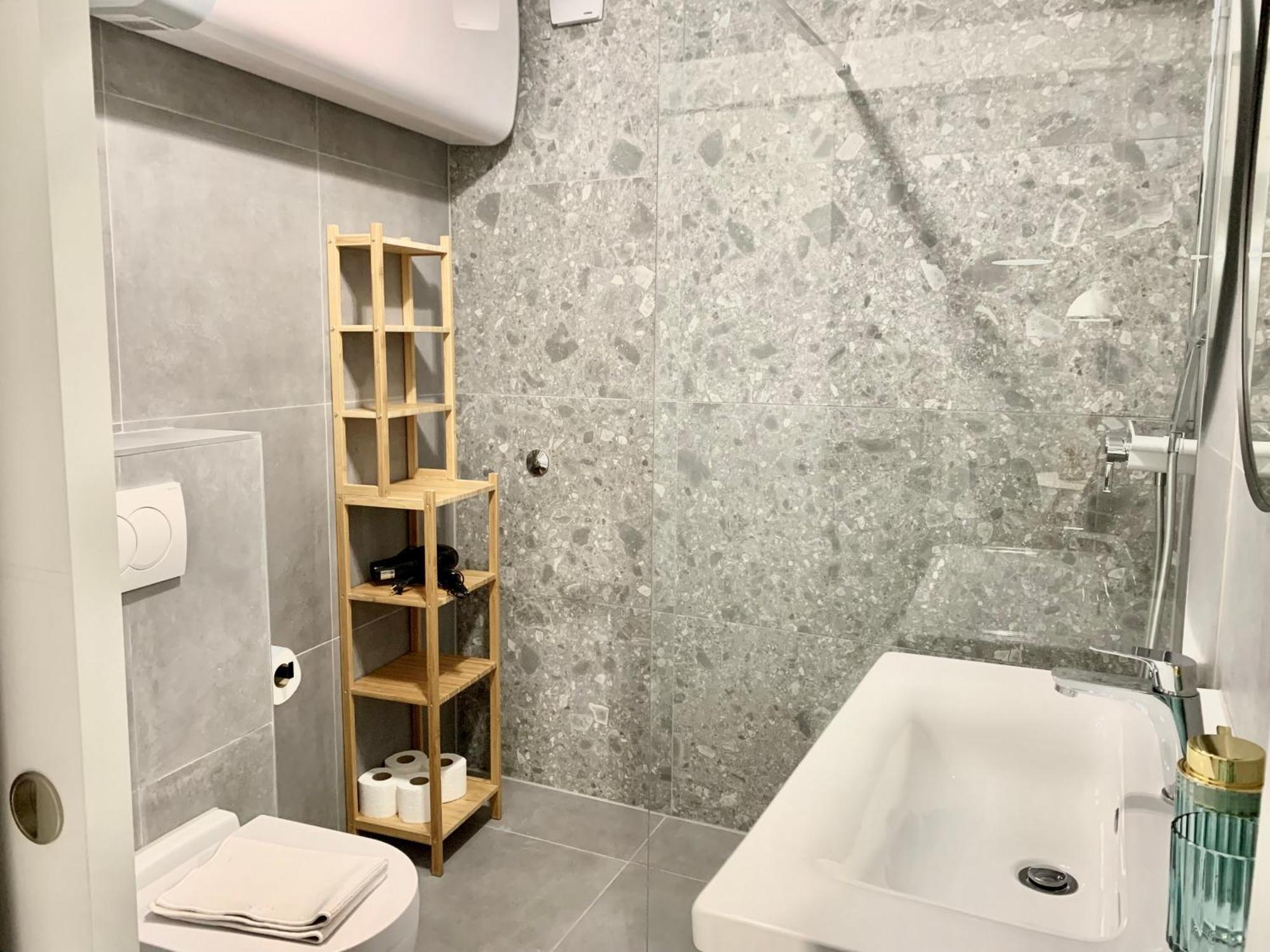 אומיס Deluxe Suites Mandic מראה חיצוני תמונה